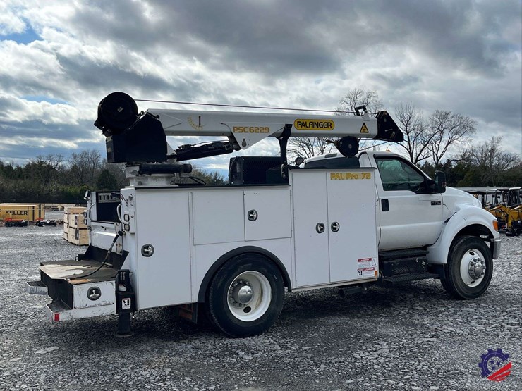 2013-ford-f750-image-4