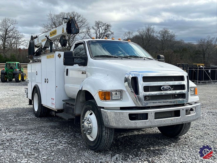 2013-ford-f750-image-11