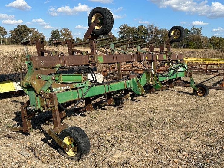john-deere-845-image-2