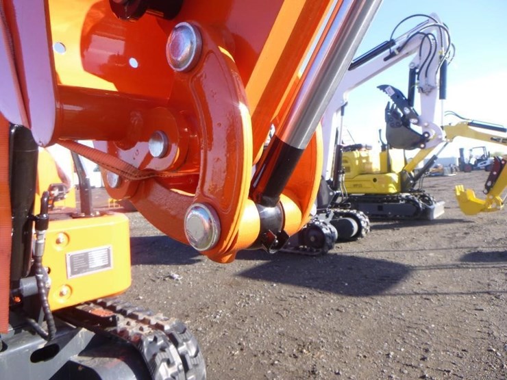 blt-319-hydraulic-excavator-image-9