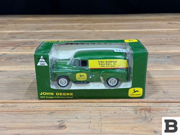 1957-john-deere-d100-image-1