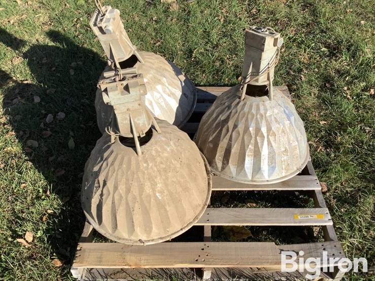 gymnasium-/-barn-lights-image-1