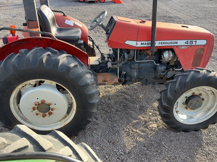 massey-ferguson-451-image-5