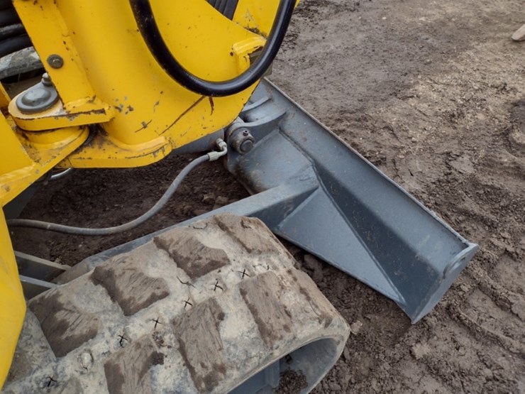 new-holland-ec25-image-22