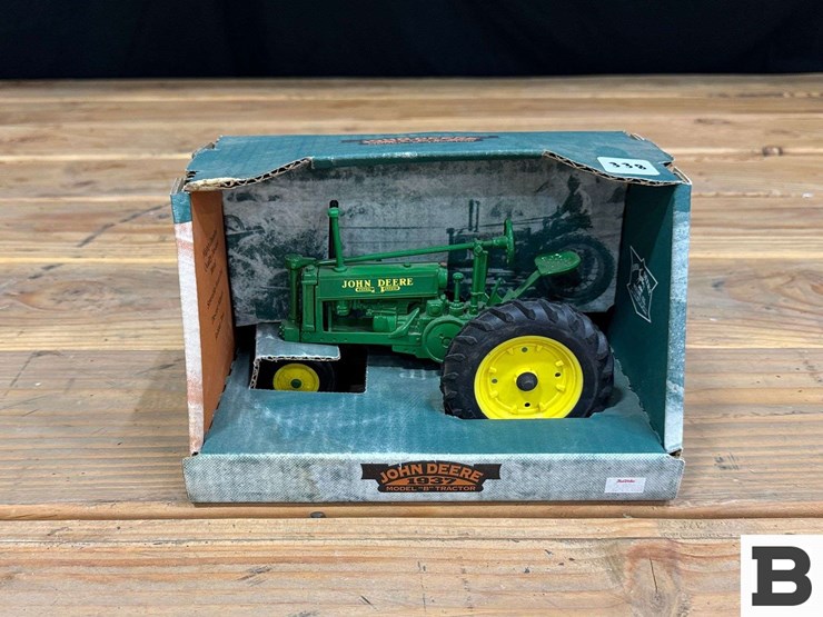 ertl-die-cast-replica-1937-john-deere-model-"b"-tractor-1:16-scale-image-1
