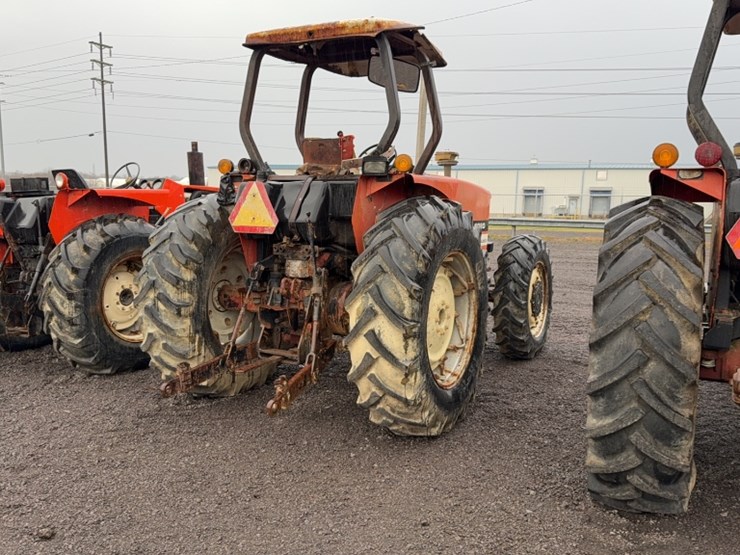 #3055-•-allis-chalmers-6080-tractor-image-9