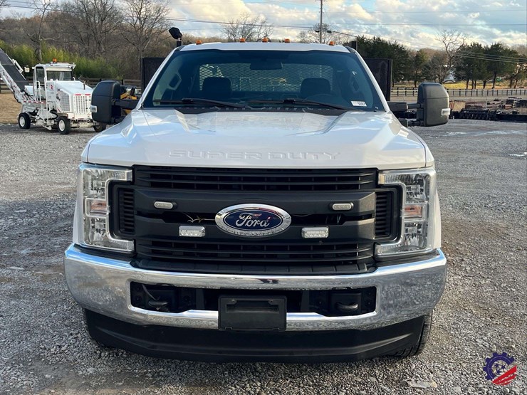 2019-ford-f350-xl-image-13