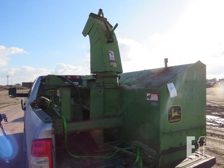 john-deere-686-image-1