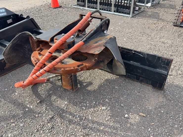 #2004-•-blue-diamond-skid-steer-stump-grinder-image-1