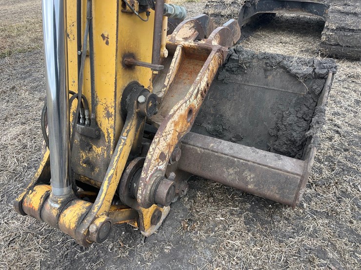 deere-160-lc-image-17