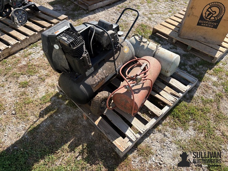 air-compressor-w/-air-tanks-image-7