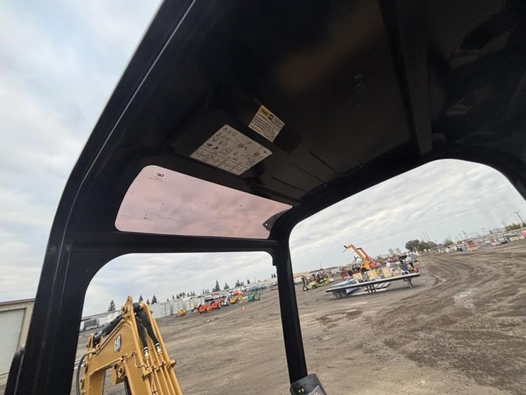 2022-caterpillar-302.7cr-image-38