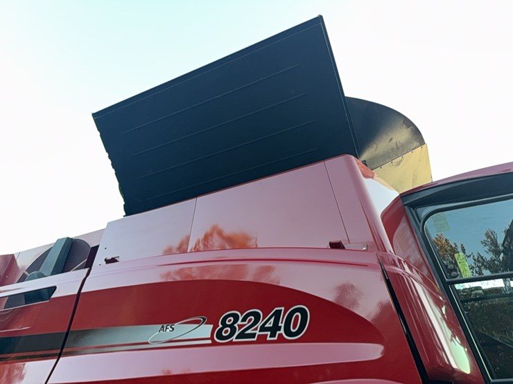 2018-case-ih-8240-image-130