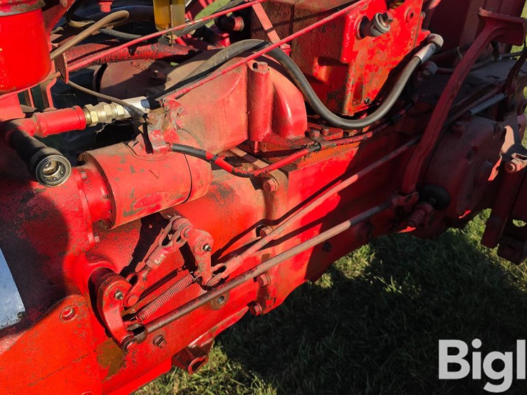 farmall-super-mta-2wd-tractor-image-15