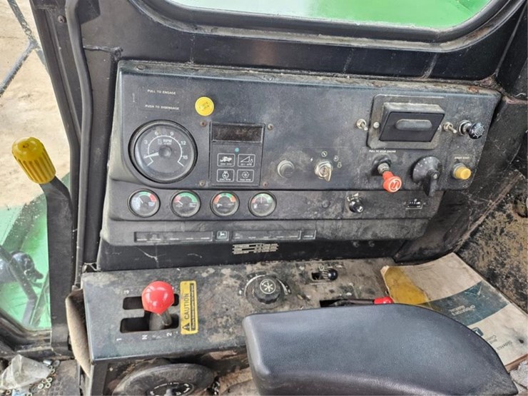 john-deere-8820-image-40