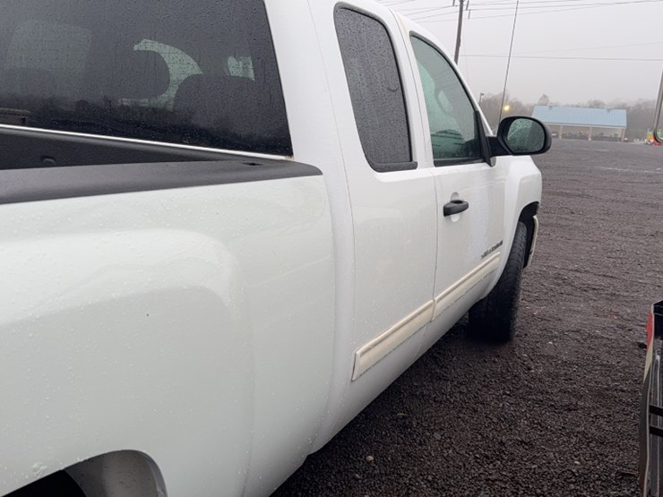 #3020-•-2009-chevy-silverado-z71-pickup-truck-image-6