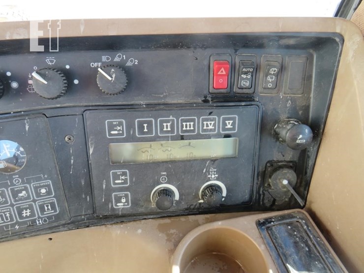 1996-john-deere-8300-image-17