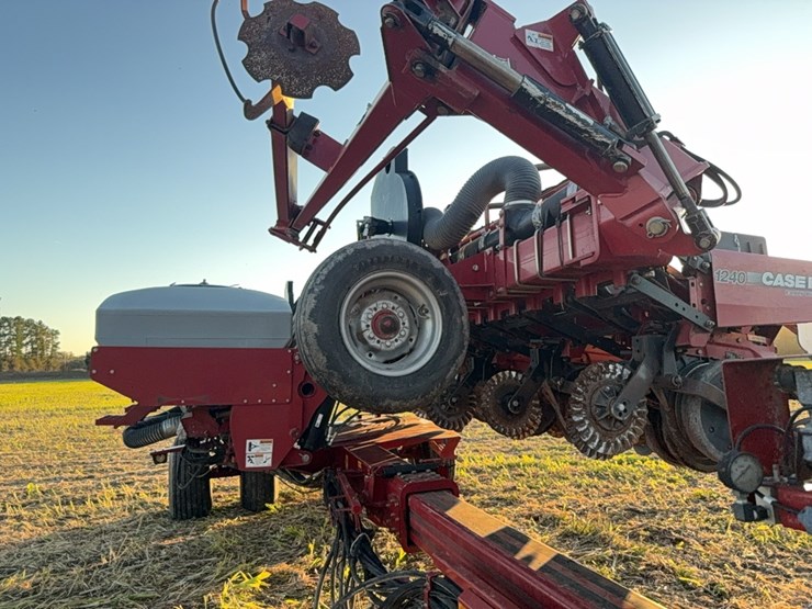 case-ih-1240-image-76