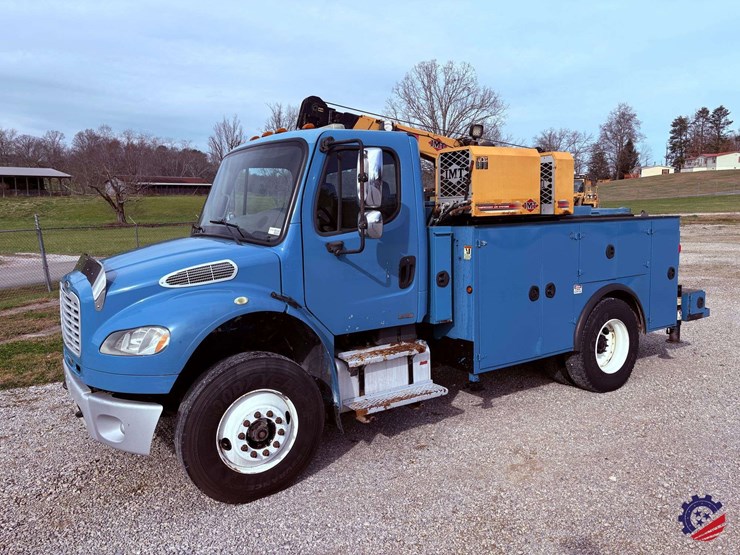 2009-freightliner-m2-106-image-1