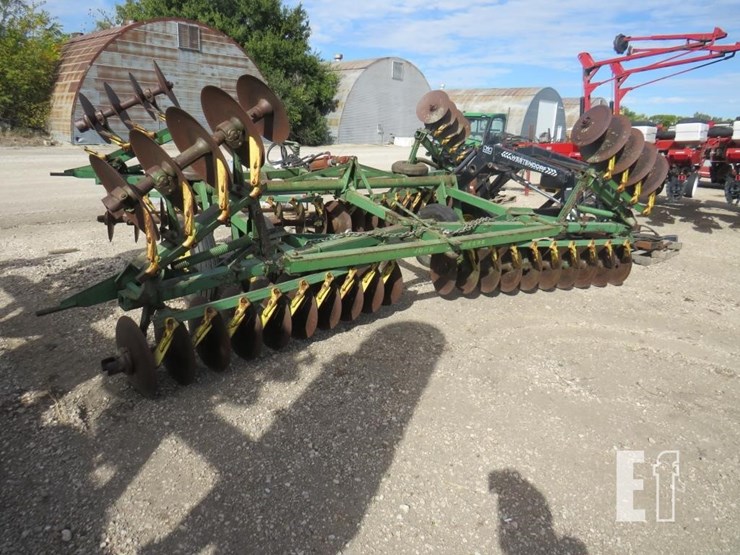 john-deere-bw-image-4