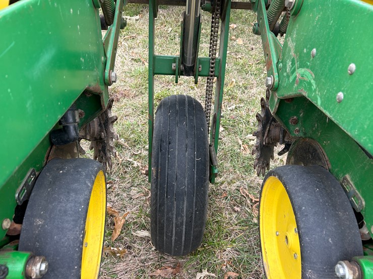 john-deere-7200-image-40