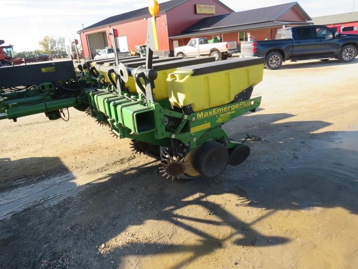 2000-john-deere-1770-image-7