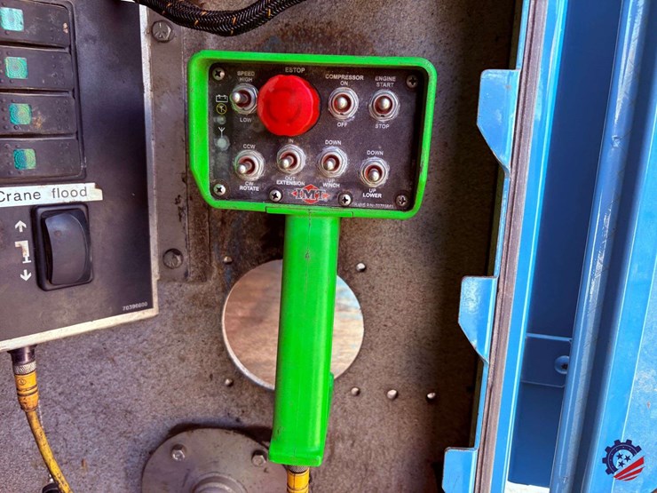 2012-peterbilt-337-image-50