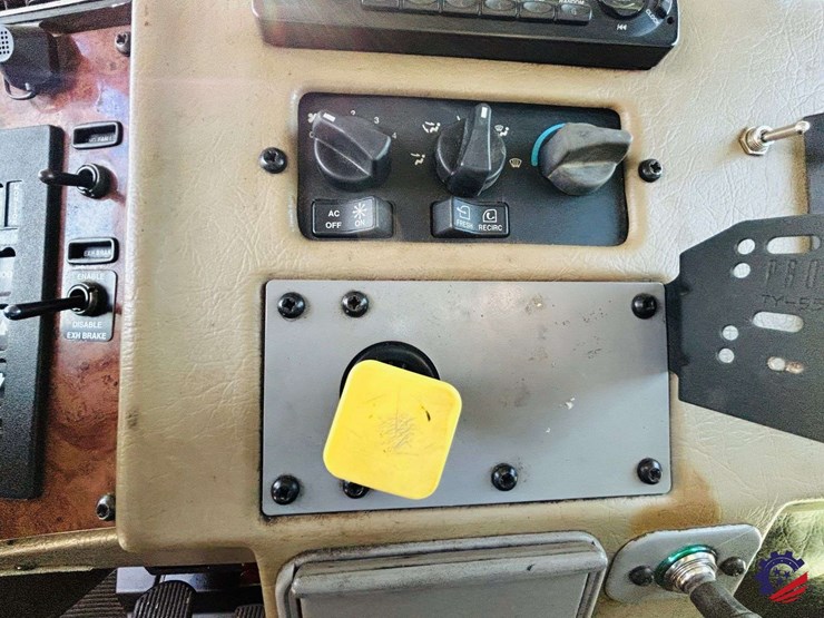 2007-peterbilt-340-image-168