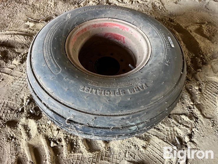 implement-12.5l-15sl-tire-&-rim-image-4