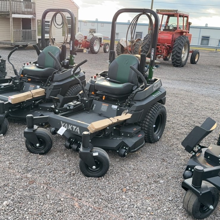 #3079 • YAKTA YXR 320 ZERO TURN LAWN MOWER