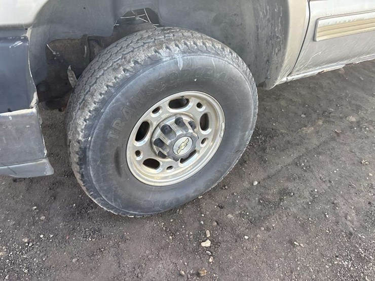 2002-chevrolet-silverado-2500hd-image-8