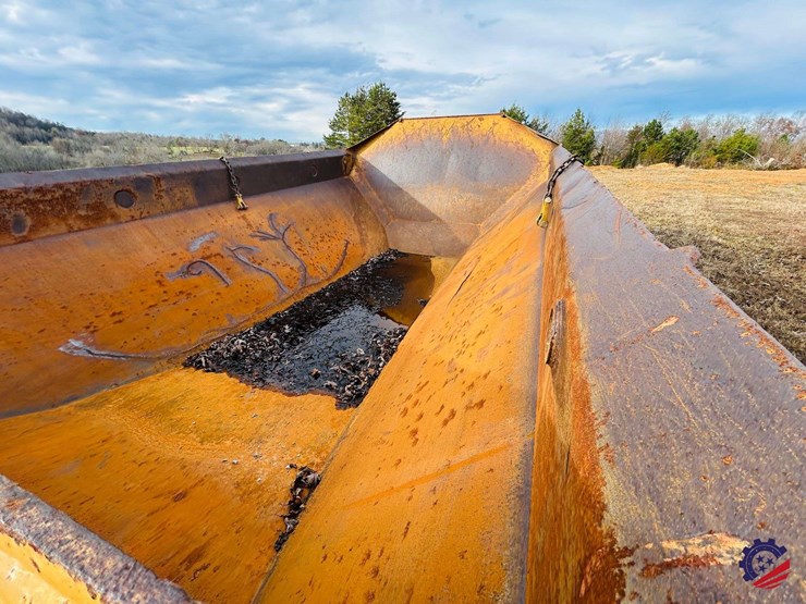 caterpillar-745-image-17