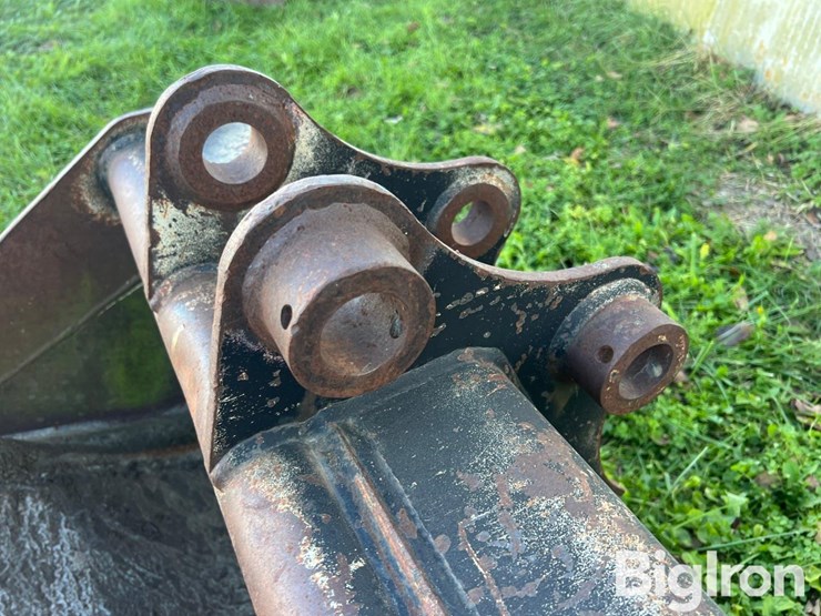 dymax-29"-smooth-edge-bucket-image-9