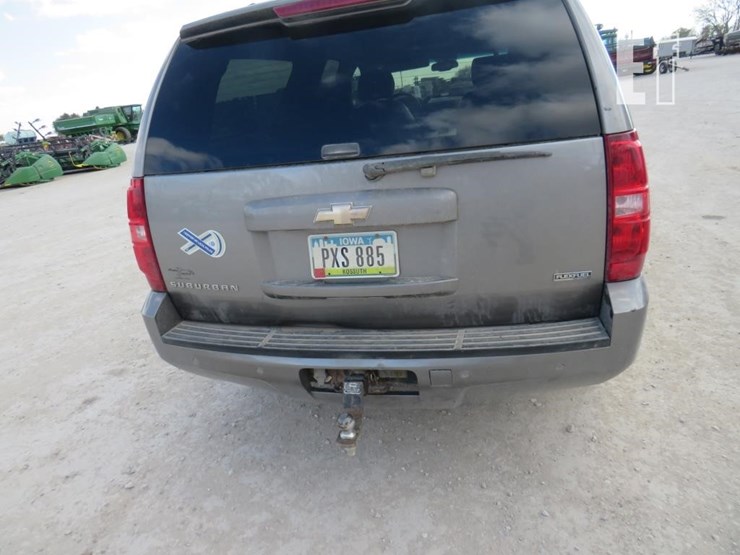 2008-chevrolet-suburban-image-7