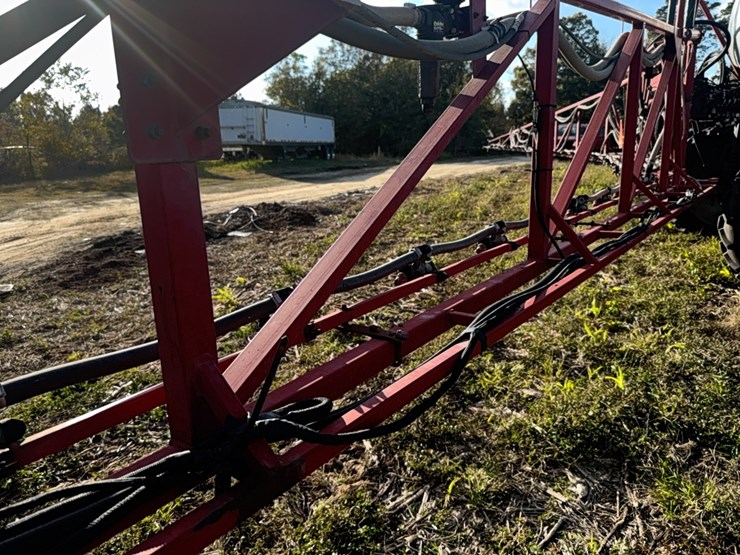case-ih-3185-patriot-sprayer-image-9