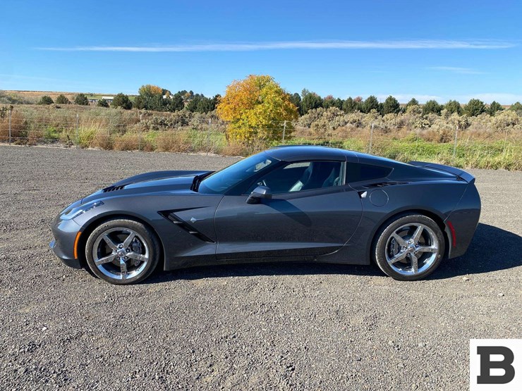 2014-chevrolet-corvette-stingray-coupe-image-2