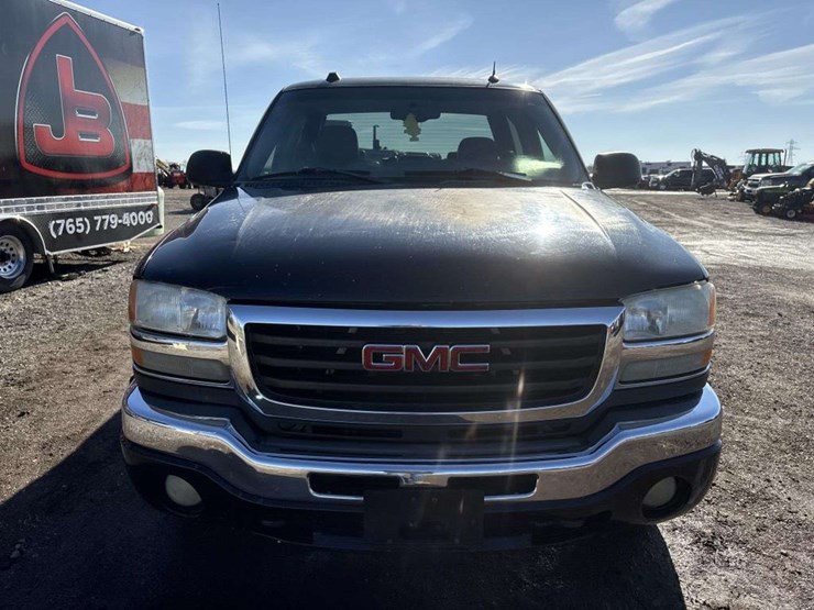 2005-gmc-sierra-2500-image-7