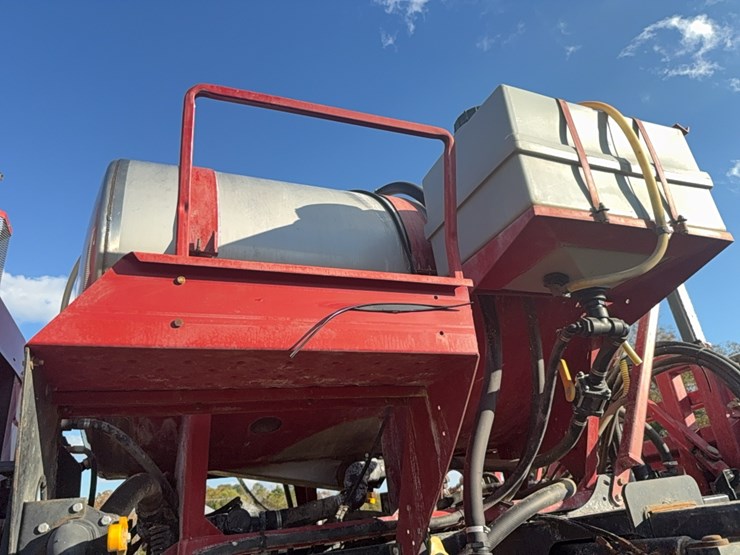 case-ih-3185-patriot-sprayer-image-78