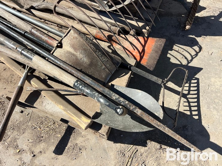 pallet-of-farm-&-garden-tools-image-8