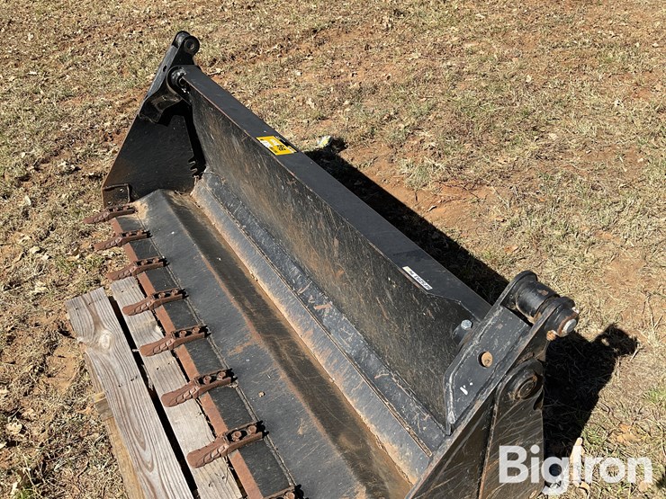 jcb-m335-4-in-1-loader-bucket-image-15