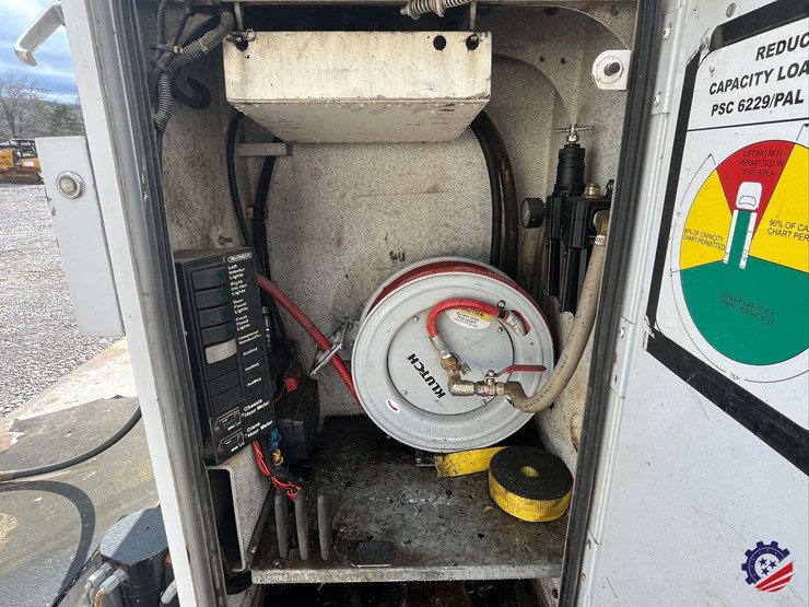 2013-ford-f750-image-40