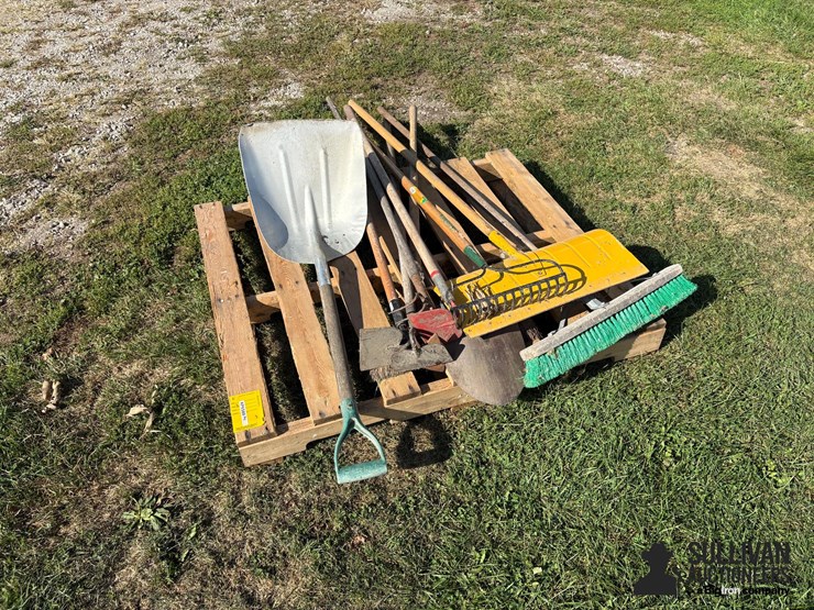 misc-pallet-of-yard-tools-image-7