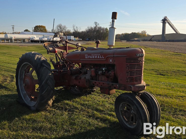 1952-farmall-h-2wd-tractor-image-3