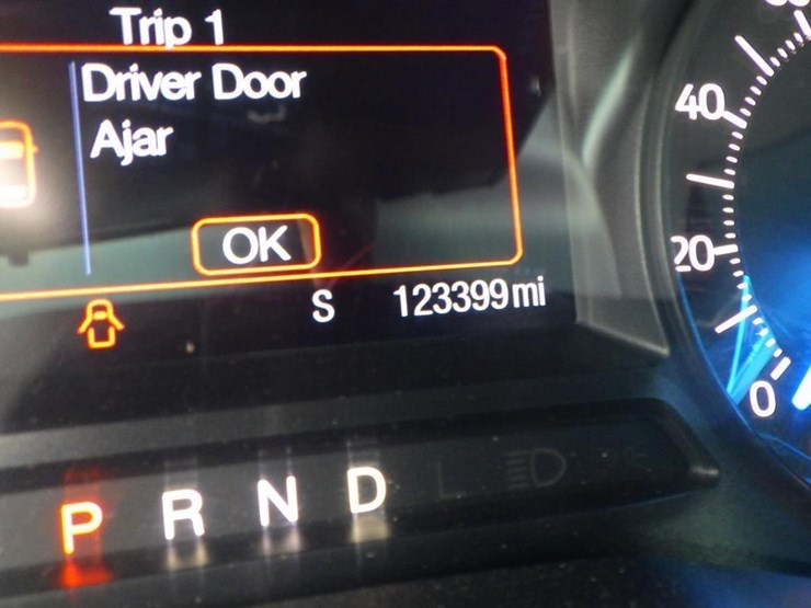 2016-ford-explorer-image-13