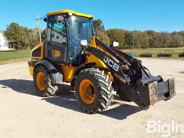 2021-jcb-409-image-3