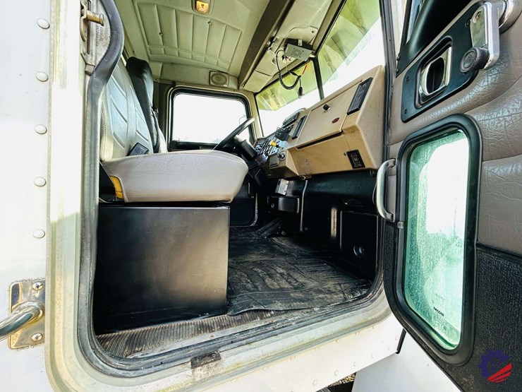 2007-peterbilt-340-image-182