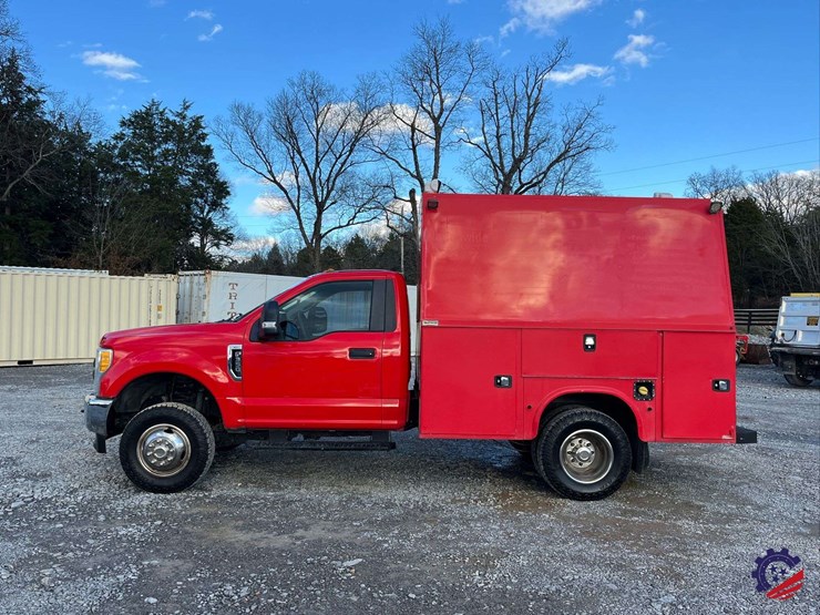 2017-ford-f350-xl-image-2