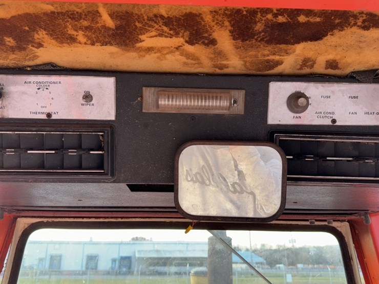 #3049-•-allis-chalmers-tractor-image-19