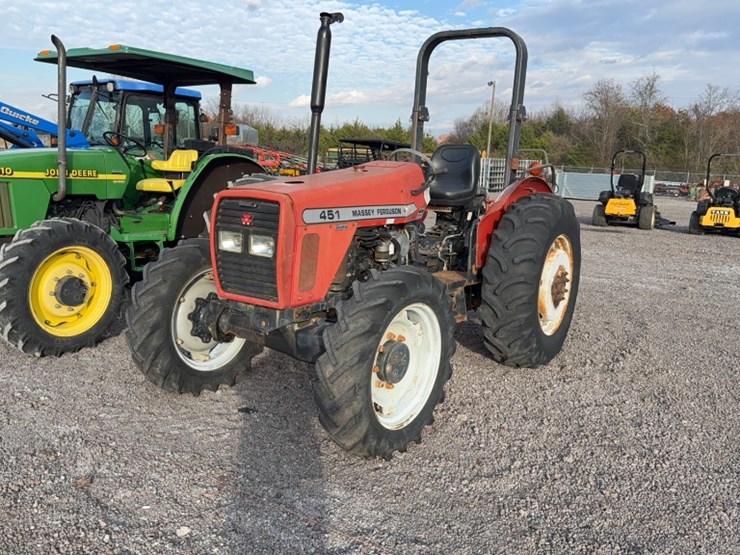 massey-ferguson-451-image-1