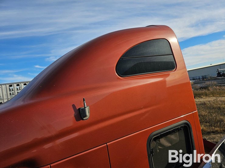 peterbilt-387-image-12